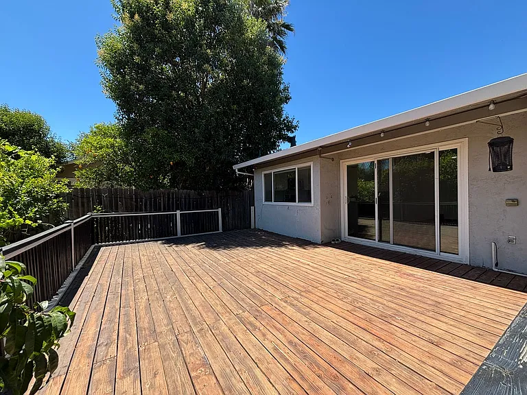 2102 California Dr — Photo 41