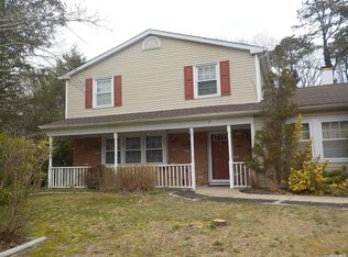 9 Westbrook Rd, Coram, NY 11727