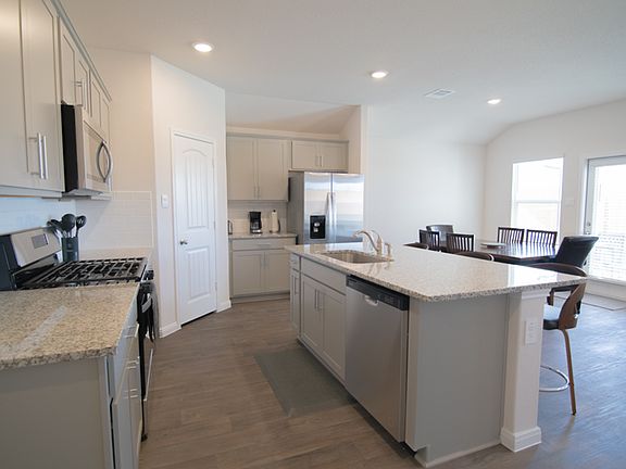 4th image of 221 Briggs Ln
