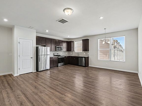 4th image of 1204 Foxton Ln