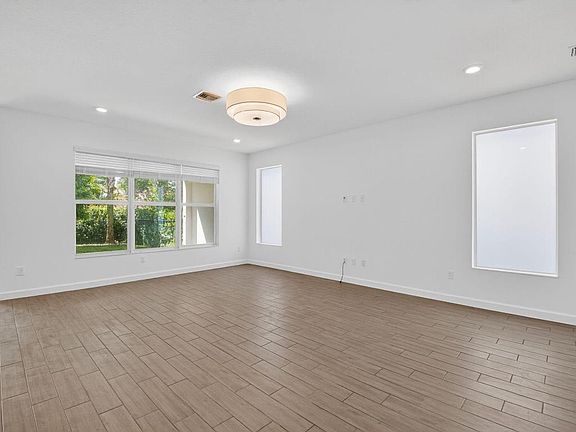 4th image of 4280 Buttonwood Dr