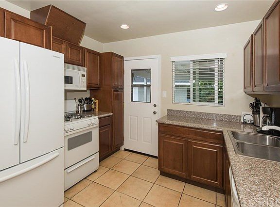 4th image of 5843 Bertrand Ave