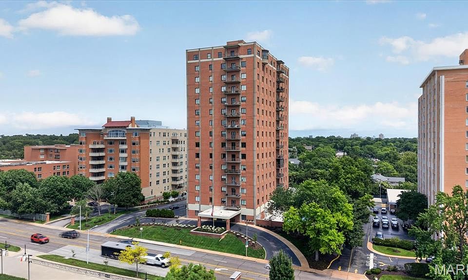 1st image of 816 S Hanley Rd APT 15B