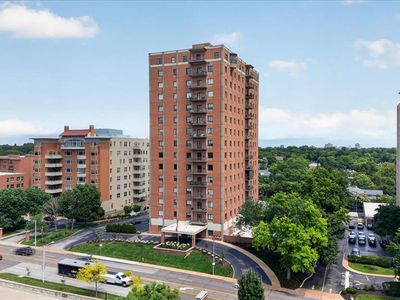 816 S Hanley Rd APT 15B, Saint Louis, MO, 63105