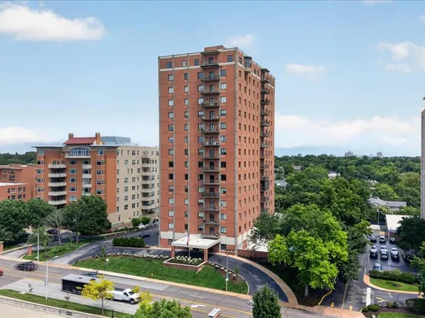 816 S Hanley Rd APT 15B, Saint Louis, MO 63105