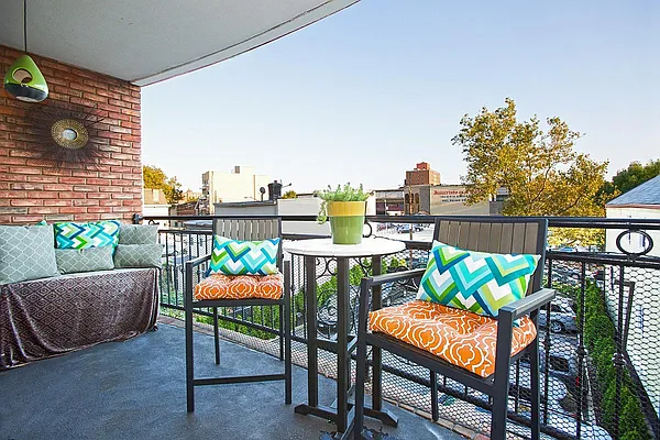 Rented by Space Marketing Shop | media 13