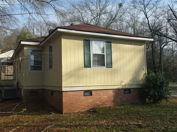 132 Oak Dr, Elberton, GA 30635