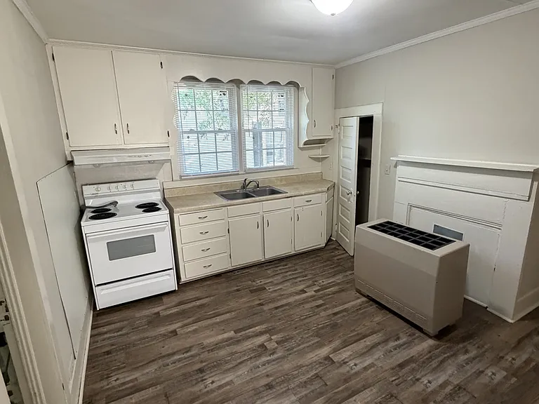 604 E Church St — Photo 6
