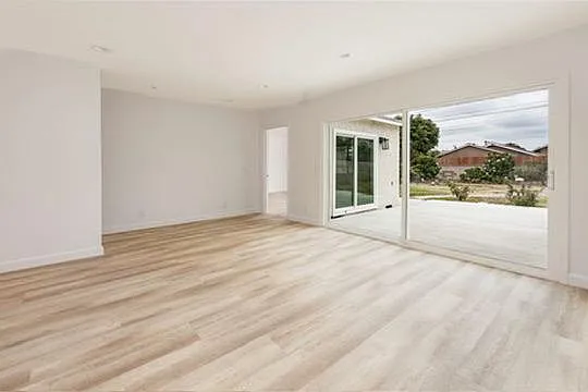 13913 McNab Ave — Photo 2