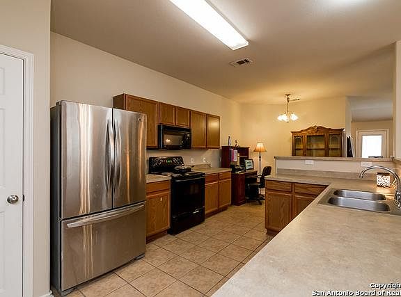 4th image of 6112 Black Butte