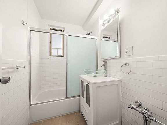5th image of 1507 Metropolitan Ave APT 10E