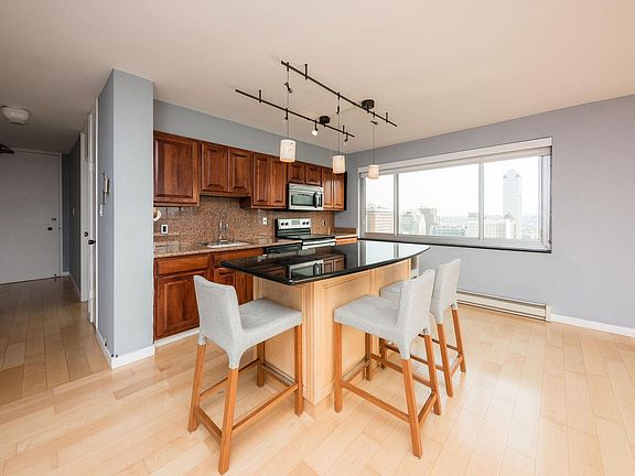 3rd image of 1001 Pine St Unit 1004