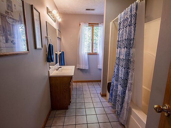 5th image of 531 Winterplace Dr