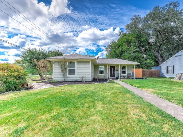 237 McLemore Dr, Alvin, TX 77511