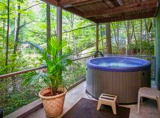 140 Stoney Brook Rd, Hendersonville, NC 28739