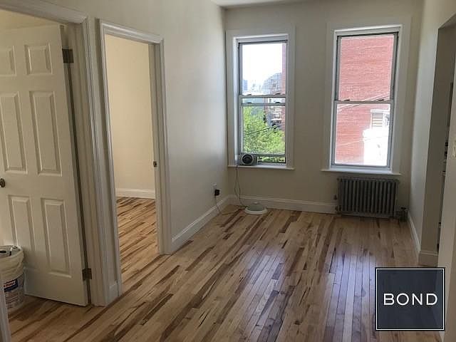 1st image of 2608 Hoyt Ave S APT 3R
