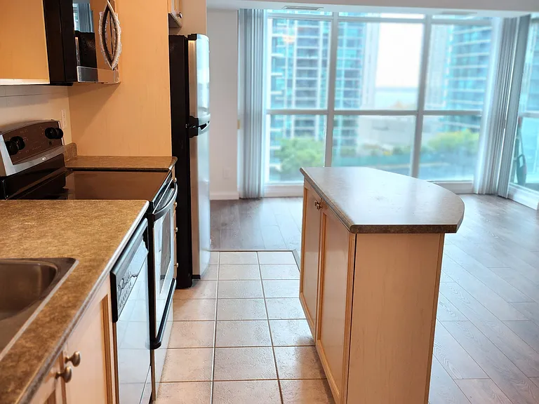 18 Yonge St #1113 — Photo 2