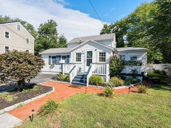 33 Plant Rd, Waltham, MA 02451