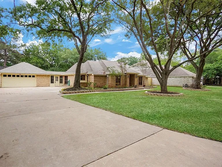 2918 E Elm Cir — Photo 2