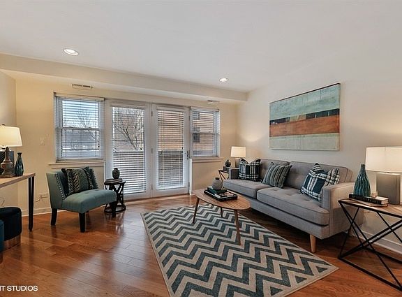 3rd image of 2525 W Bryn Mawr Ave APT 204