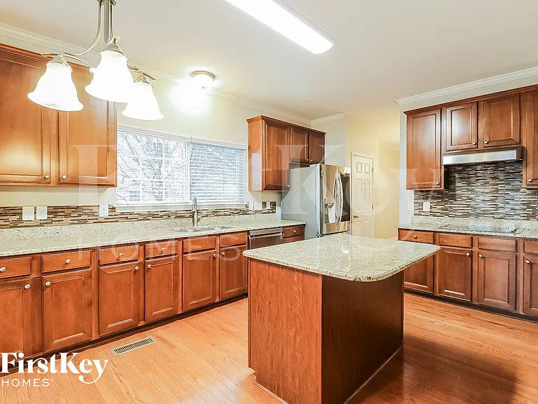 2184 McLaughlin Dr — Photo 5
