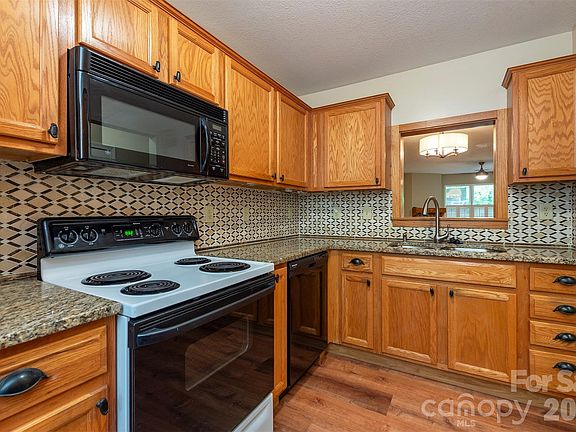 5th image of 509 Carrington Pl