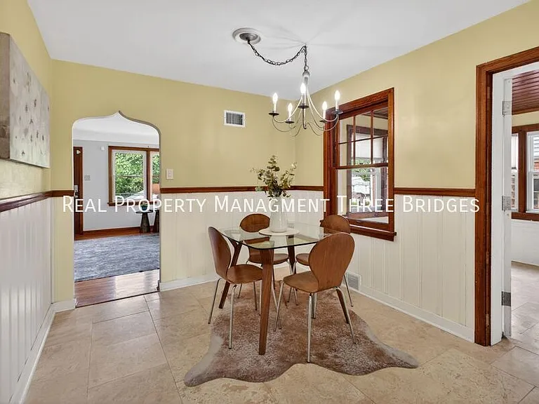 130 S Barat Ave — Photo 12