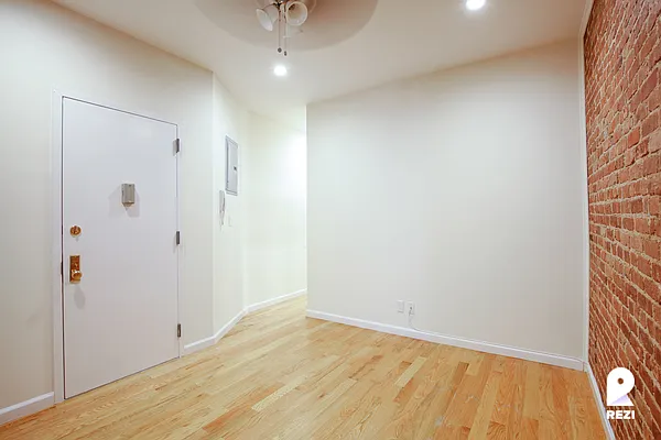 Rented by REZI | media 20