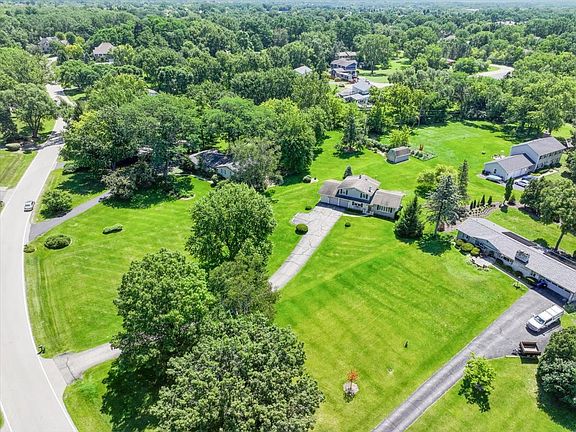 3rd image of 28771 W Park Dr