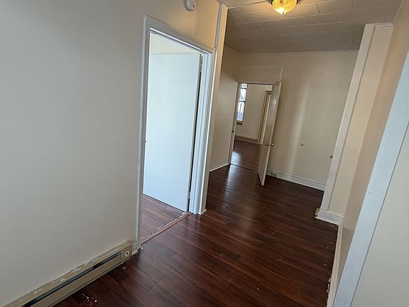 5th image of 226 Lincoln Way W Floor 1