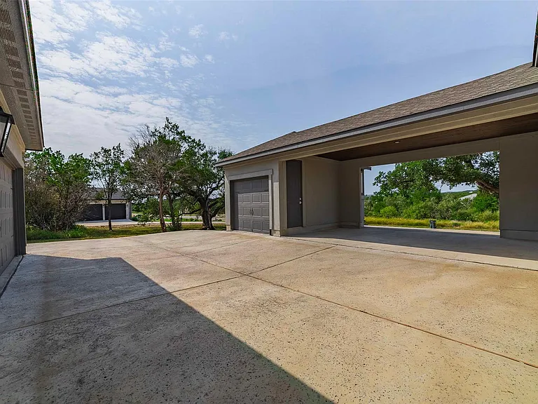 104 Lazy Oak Pl — Photo 12