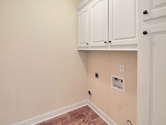 5th image of 114 Huber St