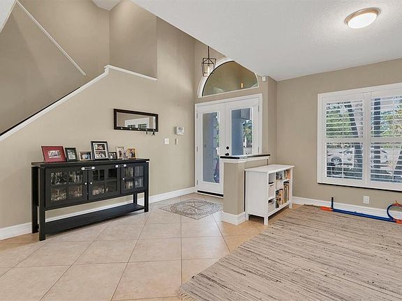5th image of 906 Landmark Cir S