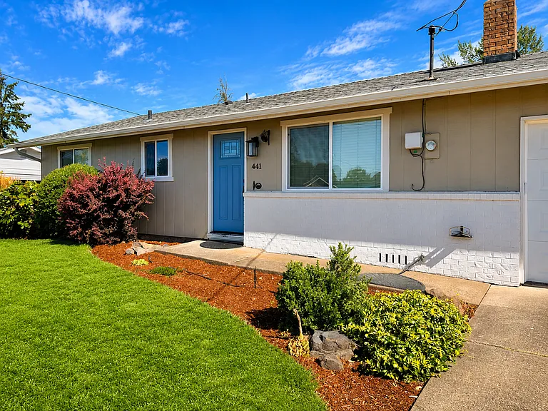 441 Columbia St — Photo 3