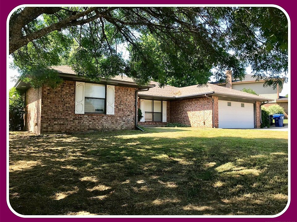 1st image of 1330 Lakehurst Dr