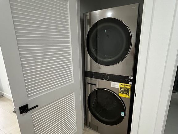 4th image of 8682 Oasis Ave #B