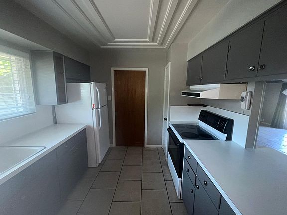 2nd image of 4417 Hamlin Dr