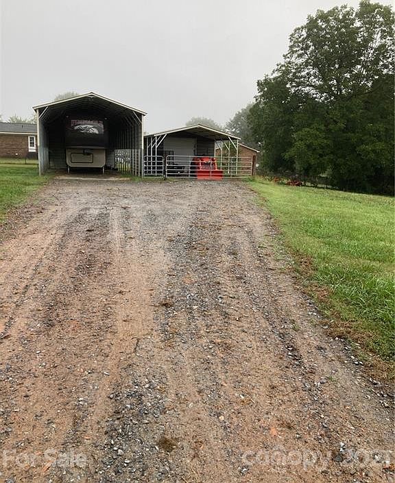2nd image of 1504 Stony Point Rd
