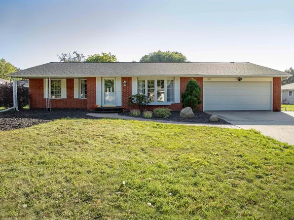 1217 Echo Ln, Green Bay, WI 54304