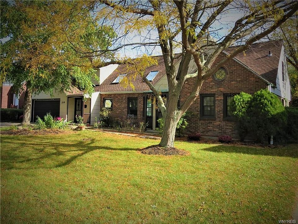 1st image of 209 Louvaine Dr
