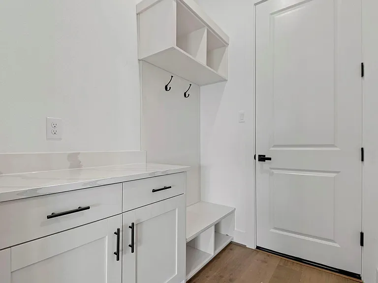 1911 Drover Ln — Photo 11