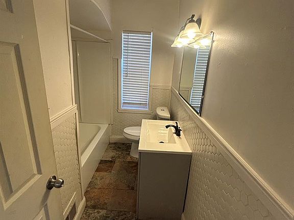 4th image of 5081 Wayburn St