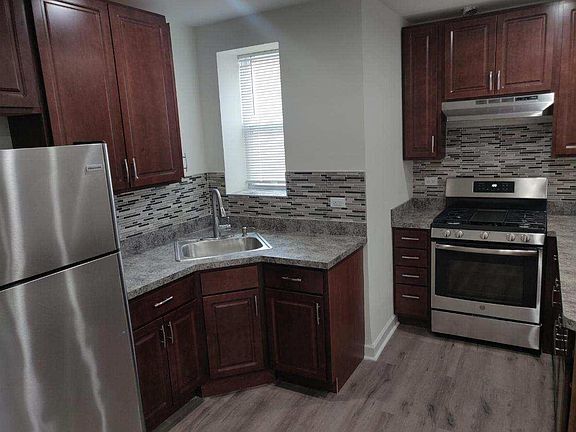 2nd image of 1637 W Morse Ave