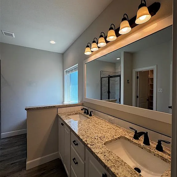 331 Sophia Ln — Photo 16