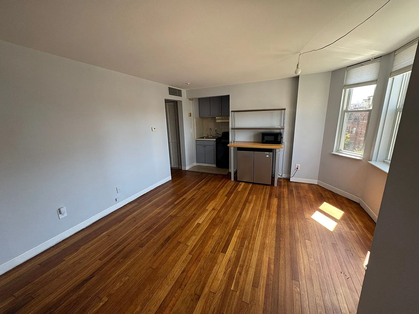 Updated 1-bed condo at Walnut Plaza — Photo 2