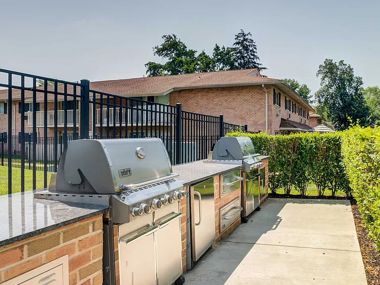 Golf Club Apartments — Photo 8