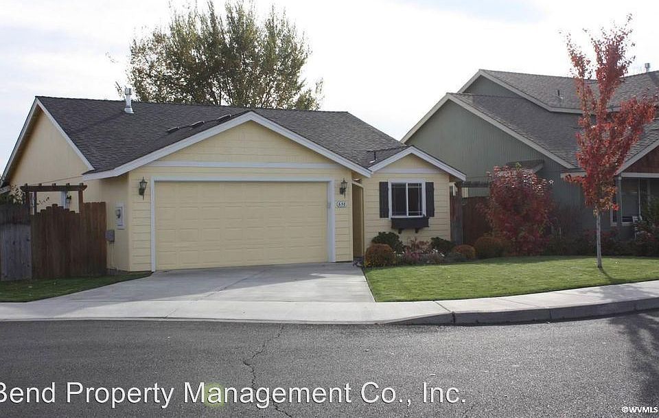 1st image of 658 NW Green Forest Cir