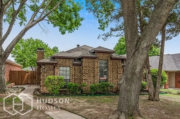 330 Bryant Ln — Photo 1