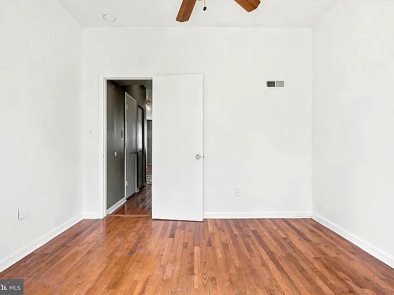 1818 Catharine St #1F — Photo 11