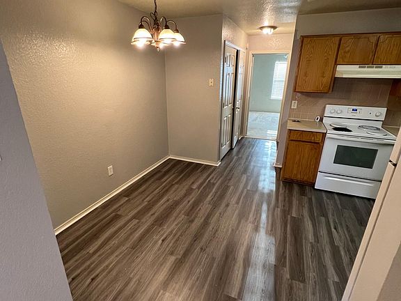 4th image of 204 Meadowview Ln #D
